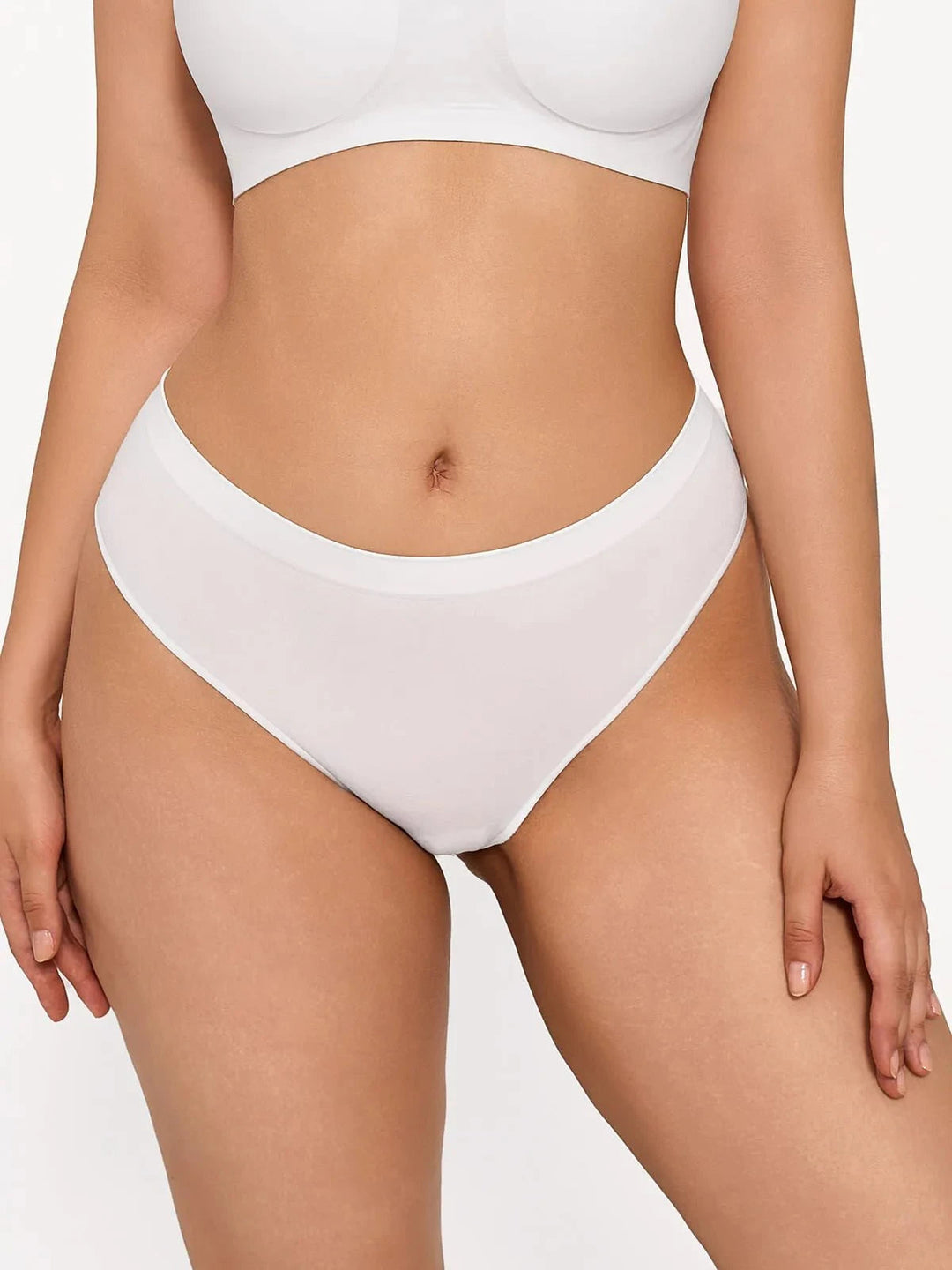 popilush-seamless-solid-mid-rise-thong-brief-white-s-wlgb52020-wh01p-s-1-1175598181.webp